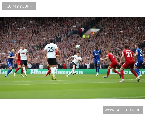 足球场上的大傻哥：从绿茵新星到球迷心中的传奇人物